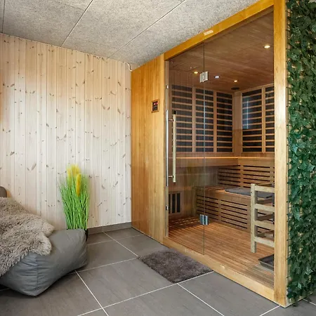 펜션 Awesome In With Sauna 티스테드